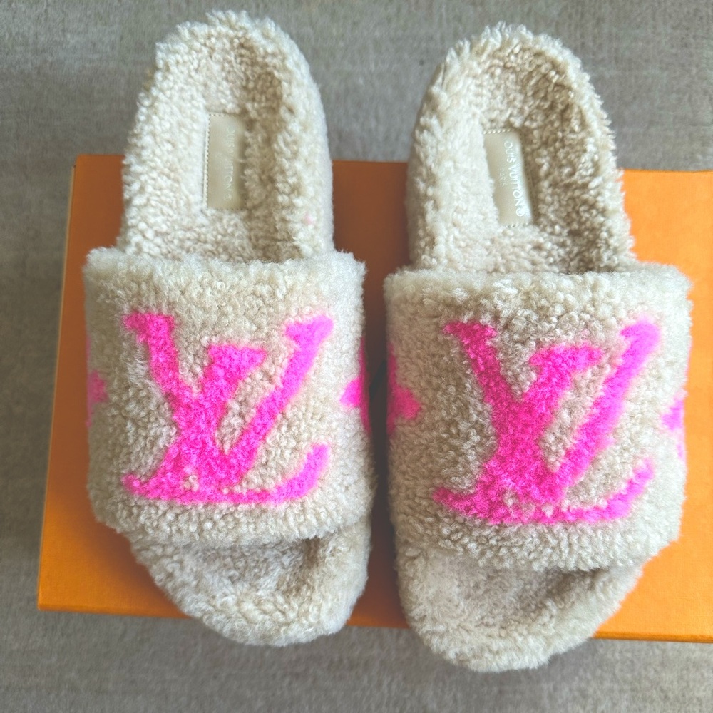 Louis Vuitton Slides Paseo Rubber Sole Shearling NWT